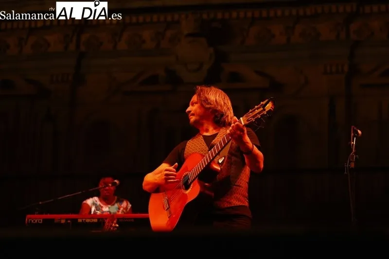 Concierto de Ariel Rot y Kiko Veneno este domingo en la Plaza Mayor de Salamanca. Fotos: David Sañudo