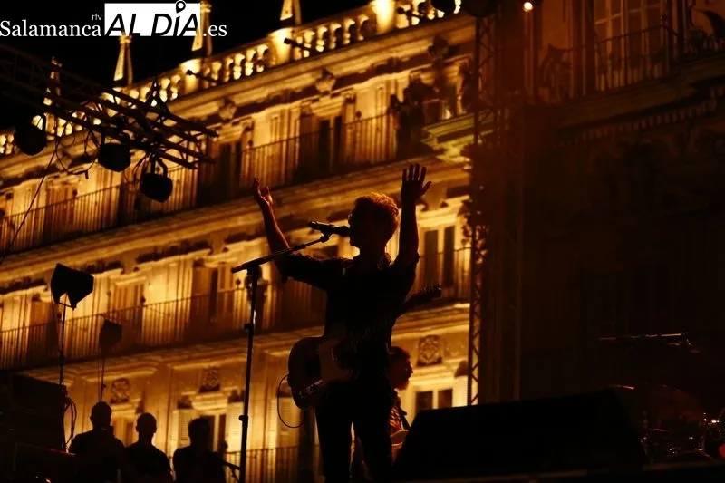 Concierto de Ariel Rot y Kiko Veneno este domingo en la Plaza Mayor de Salamanca. Fotos: David Sañudo
