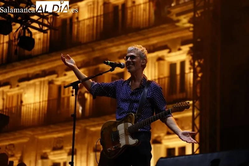Concierto de Ariel Rot y Kiko Veneno este domingo en la Plaza Mayor de Salamanca. Fotos: David Sañudo