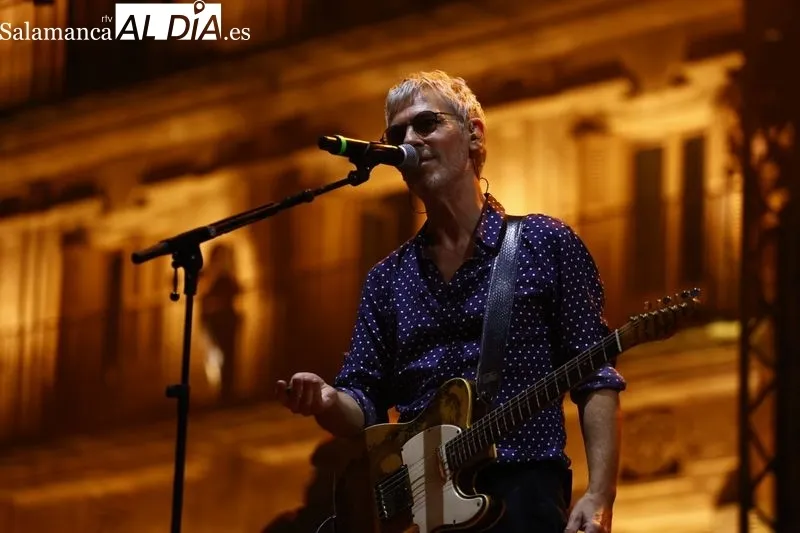 Concierto de Ariel Rot y Kiko Veneno este domingo en la Plaza Mayor de Salamanca. Fotos: David Sañudo