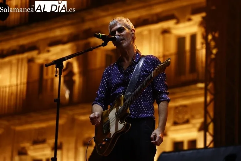Concierto de Ariel Rot y Kiko Veneno este domingo en la Plaza Mayor de Salamanca. Fotos: David Sañudo