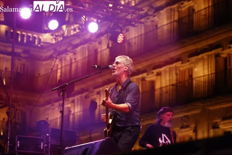 Concierto de Ariel Rot y Kiko Veneno este domingo en la Plaza Mayor de Salamanca. Fotos: David Sañudo