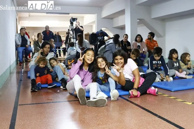 Foto 13 - La actuaci&oacute;n 'Reclownversiones' se traslada al interior de La Alamedilla por el mal tiempo