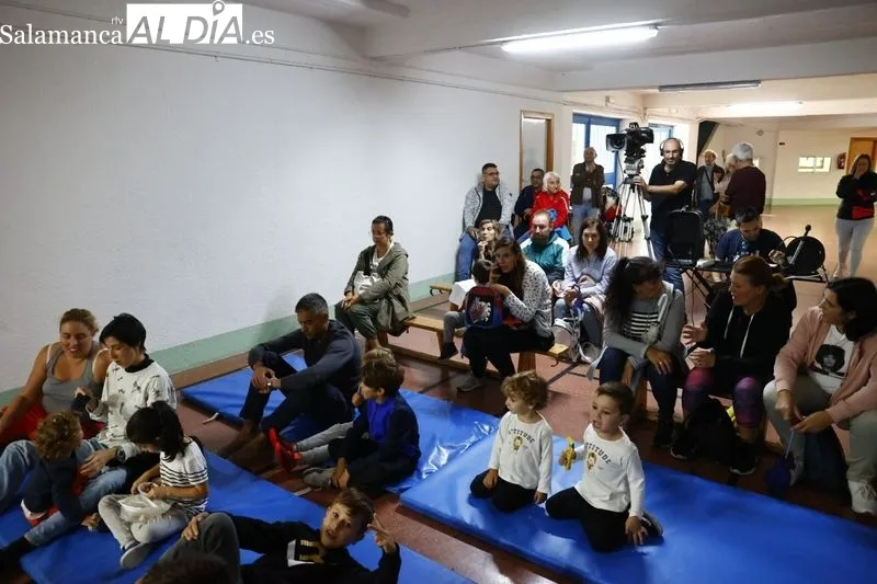 Foto 9 - La actuaci&oacute;n 'Reclownversiones' se traslada al interior de La Alamedilla por el mal tiempo