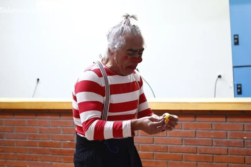 Foto 6 - La actuaci&oacute;n 'Reclownversiones' se traslada al interior de La Alamedilla por el mal tiempo