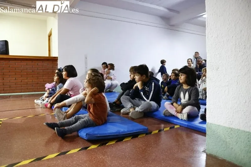 Foto 3 - La actuaci&oacute;n 'Reclownversiones' se traslada al interior de La Alamedilla por el mal tiempo