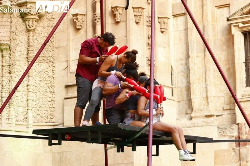 Foto 8 - El &lsquo;Ah&aacute;! Circo' deleita al Patio Chico en medio de las Ferias y Fiestas