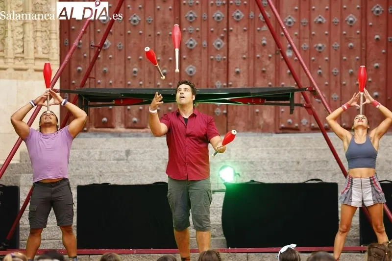 Foto 3 - El &lsquo;Ah&aacute;! Circo' deleita al Patio Chico en medio de las Ferias y Fiestas