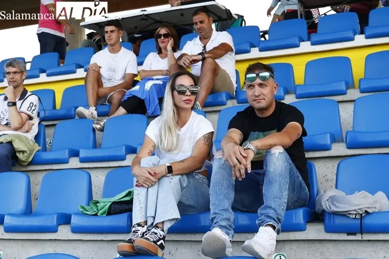 Foto 18 - La afici&oacute;n de Unionistas no se pierde el primer partido de su renovada alfombra