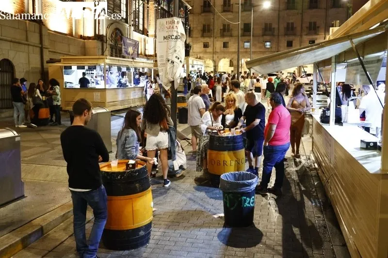 Imágenes de las casetas en la plaza del Mercado, Rúa Mayor, Rector Lucena y plaza de San Boal. Fotos: David Sañudo