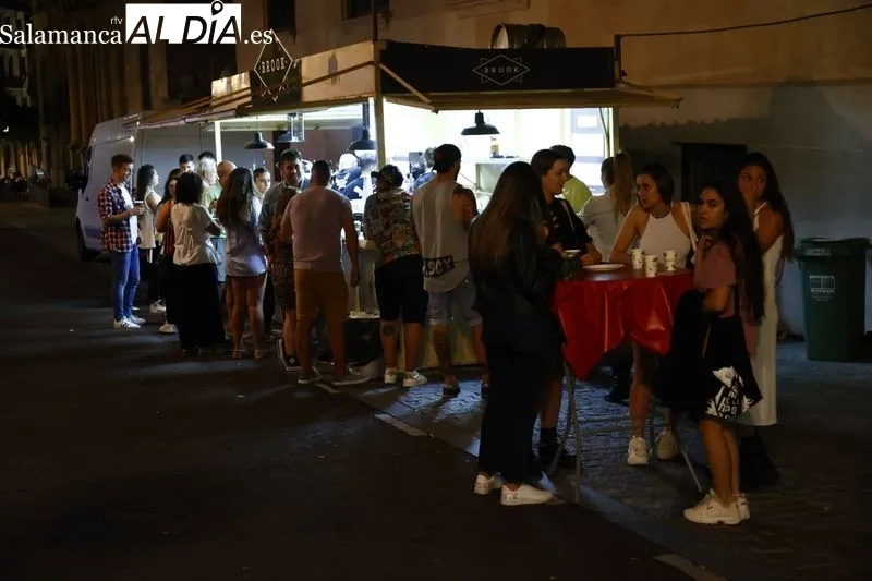 Imágenes de las casetas en la plaza del Mercado, Rúa Mayor, Rector Lucena y plaza de San Boal. Fotos: David Sañudo