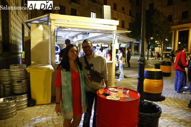 Imágenes de las casetas en la plaza del Mercado, Rúa Mayor, Rector Lucena y plaza de San Boal. Fotos: David Sañudo
