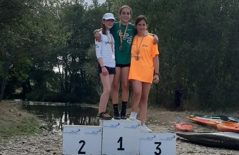 Foto 5 - Capit&aacute;n Nemo logra 72 medallas en el Regional de Pirag&uuml;ismo celebrado en el r&iacute;o &Aacute;gueda