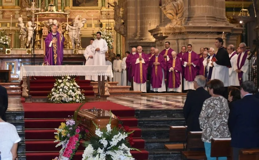 Fotos de su despedida en las Catedrales de Jaén y Cádiz difundidas por la Diócesis de Cádiz y Ceuta