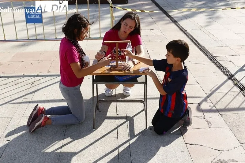 Juegos infantiles en la Plaza de la Concordia. Fotos: David Sañudo