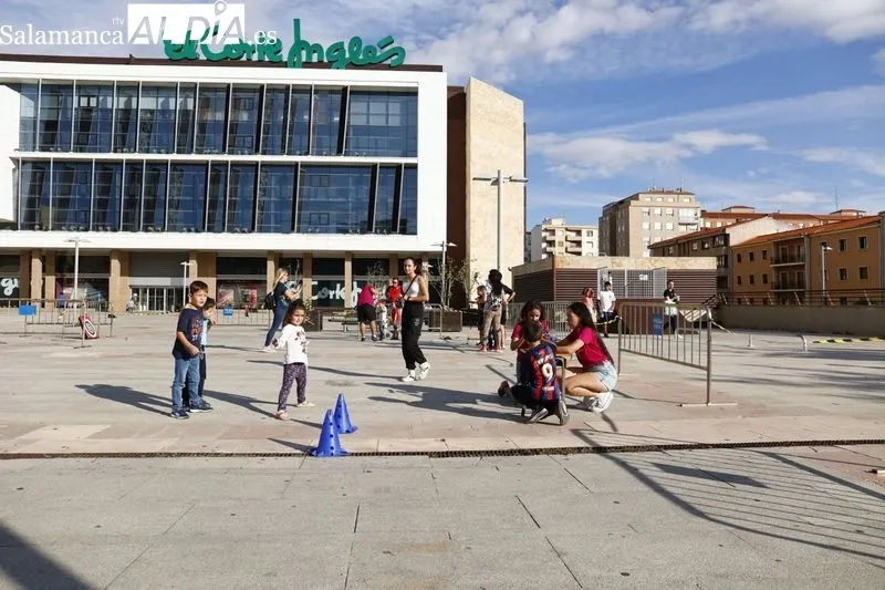 Juegos infantiles en la Plaza de la Concordia. Fotos: David Sañudo