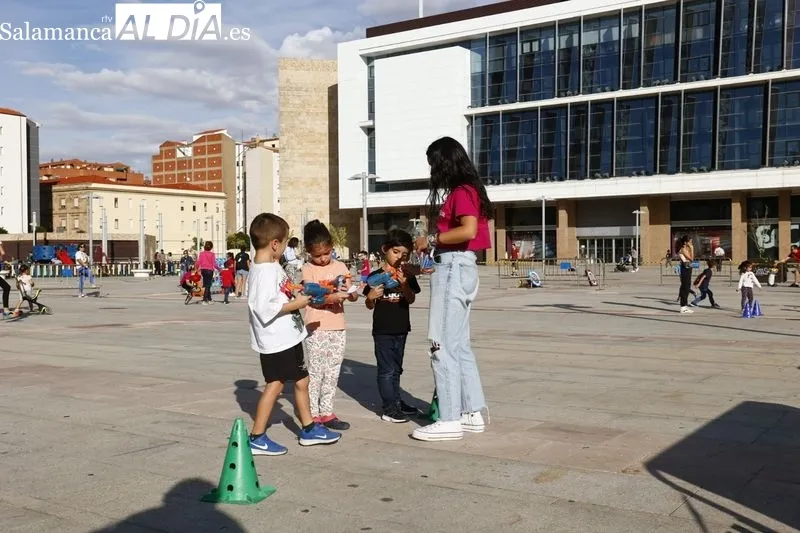 Juegos infantiles en la Plaza de la Concordia. Fotos: David Sañudo