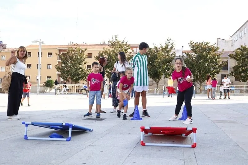 Juegos infantiles en la Plaza de la Concordia. Fotos: David Sañudo