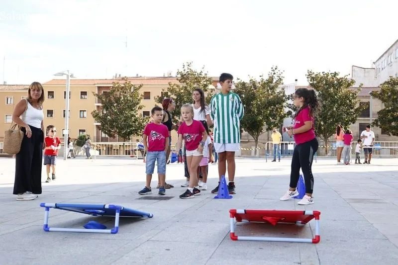 Juegos infantiles en la Plaza de la Concordia. Fotos: David Sañudo
