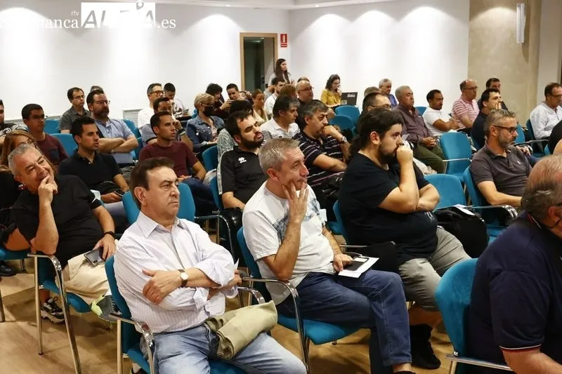 Foto 14 - Los socios de Unionistas aprueban que el club tenga un presupuesto de 1.627.000 euros para la 22/23