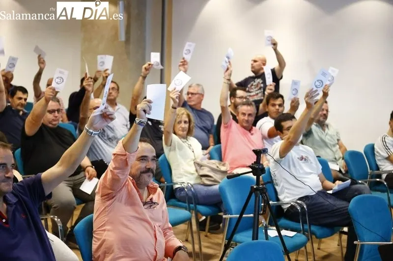 Foto 4 - Los socios de Unionistas aprueban que el club tenga un presupuesto de 1.627.000 euros para la 22/23