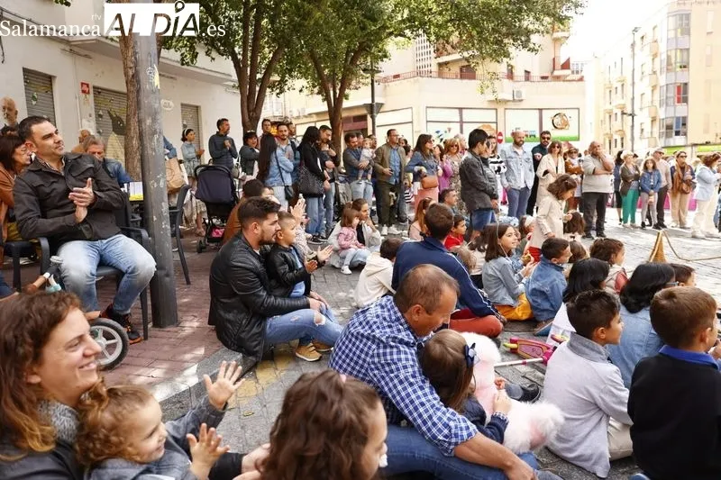 Espectáculo 'Ekilibuá' en el Barrio del Oeste