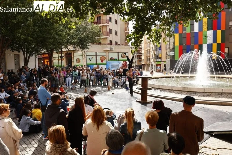 Espectáculo 'Ekilibuá' en el Barrio del Oeste