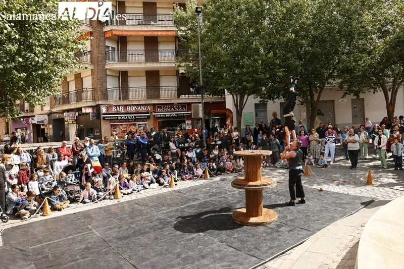 Espectáculo 'Ekilibuá' en el Barrio del Oeste