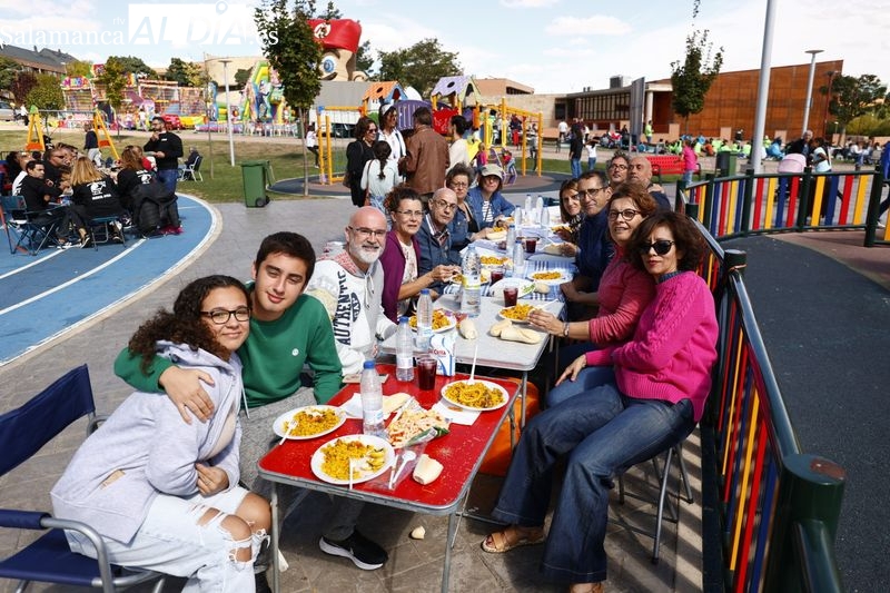 Los vecinos de Huerta Otea disfrutan de una rica paella en la última jornada festiva 