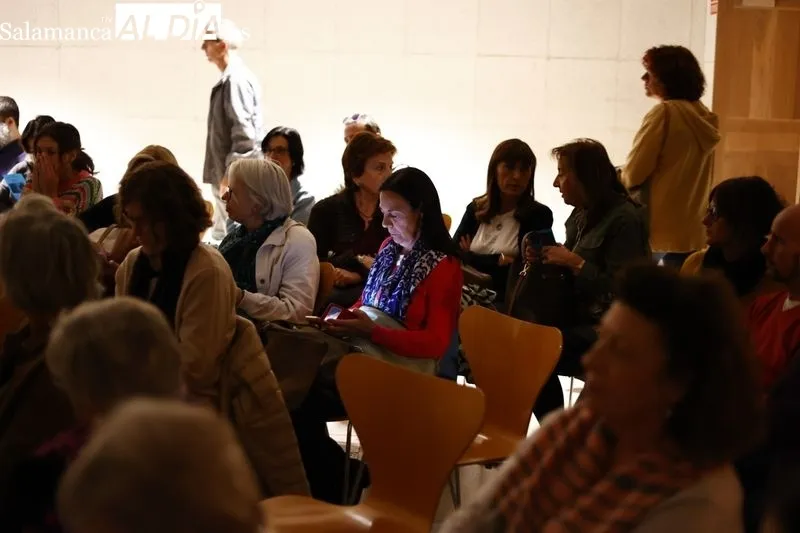 Actuación de Etón Teatro en la Casa de las Conchas