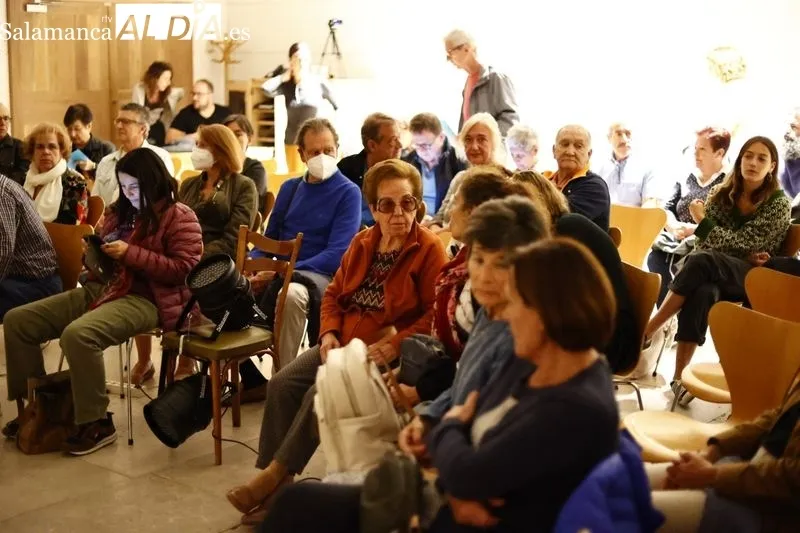Actuación de Etón Teatro en la Casa de las Conchas