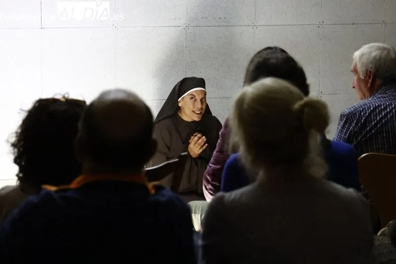 Actuación de Etón Teatro en la Casa de las Conchas