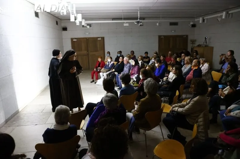 Actuación de Etón Teatro en la Casa de las Conchas