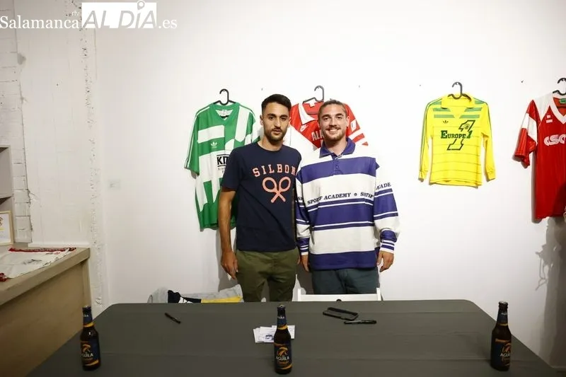 The Football Market aterriza en Salamanca con más de 2.000 camisetas de fútbol para su venta y exposición / Fotos: David Sañudo