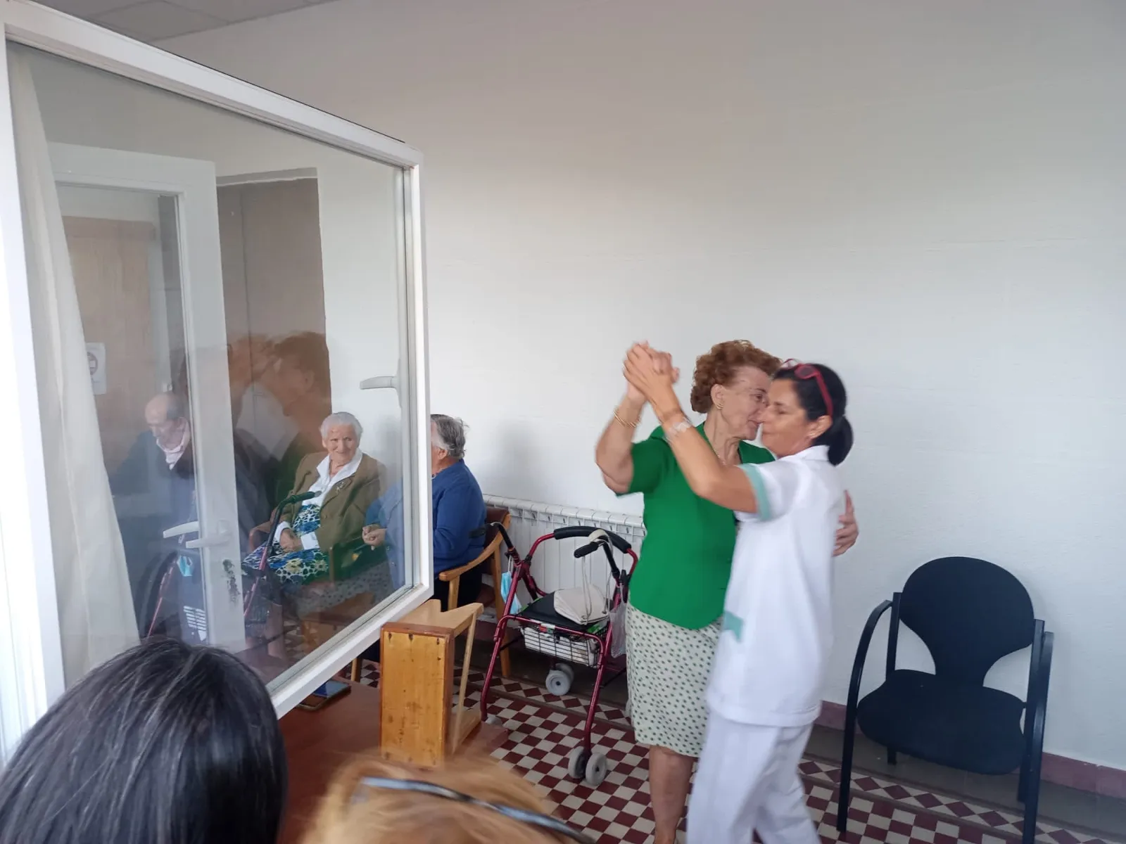 La Tuna Universitaria protagonizaba una animada tarde de fiesta en Salmoral