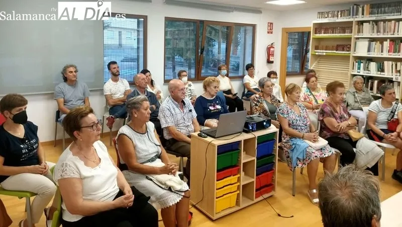 El escritor acompañó la presentación de su novela con una concierto de música popular