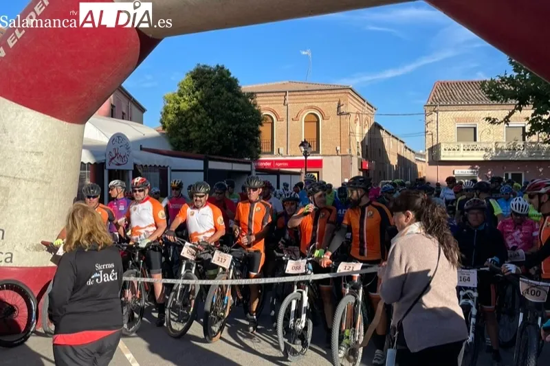 La KDD BTT Ruta de la Piedra ponía en marcha este domingo su novena edición en Cantalapiedra 