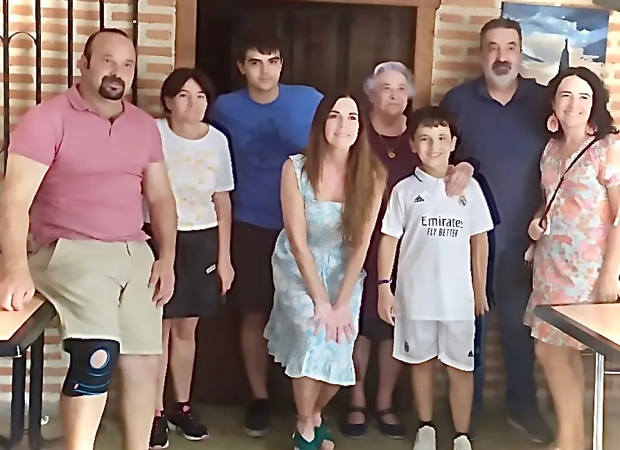 El bar La Calleja de Macotera cerraba sus puertas con una gran fiesta de despedida