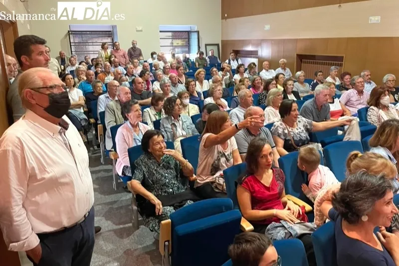 La familia de José Flores recogía la Encina de Oro póstuma a José Flores