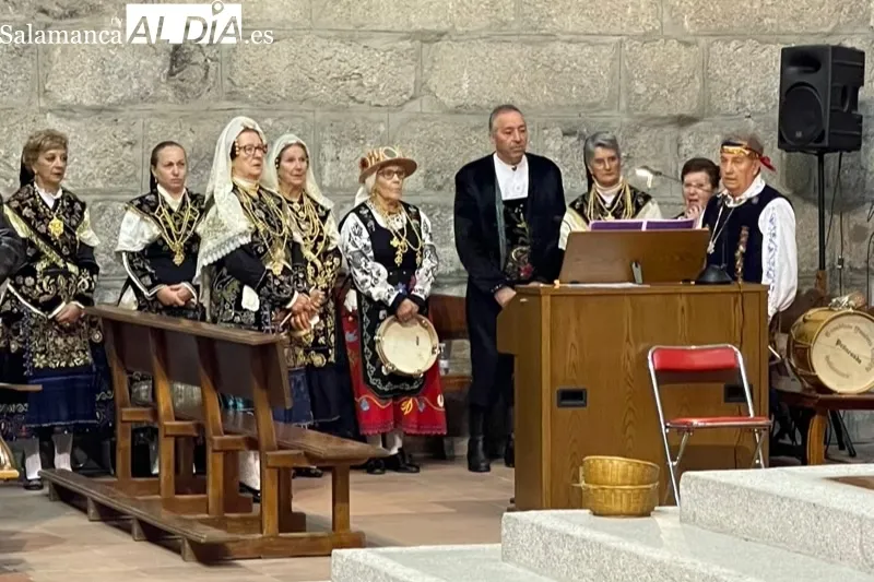 La festividad del patròn de Peñaranda, San Miguel Arcángel, se celebra a pesar de la lluvia 