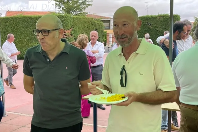 El parque municipal de Macotera acogía una gran paellada popular