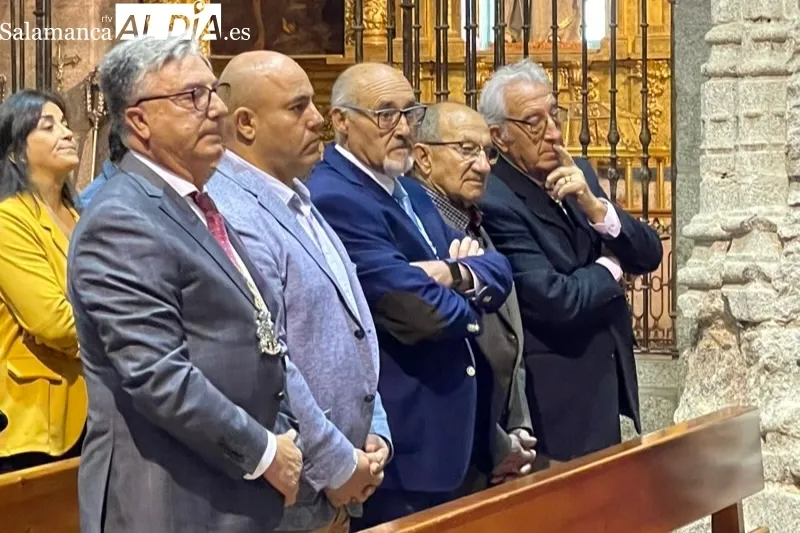 La festividad del patròn de Peñaranda, San Miguel Arcángel, se celebra a pesar de la lluvia 