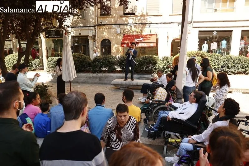 Jornada solidaria en Feria de Día con la presencia de integrantes de Aspace. Foto de David Sañudo