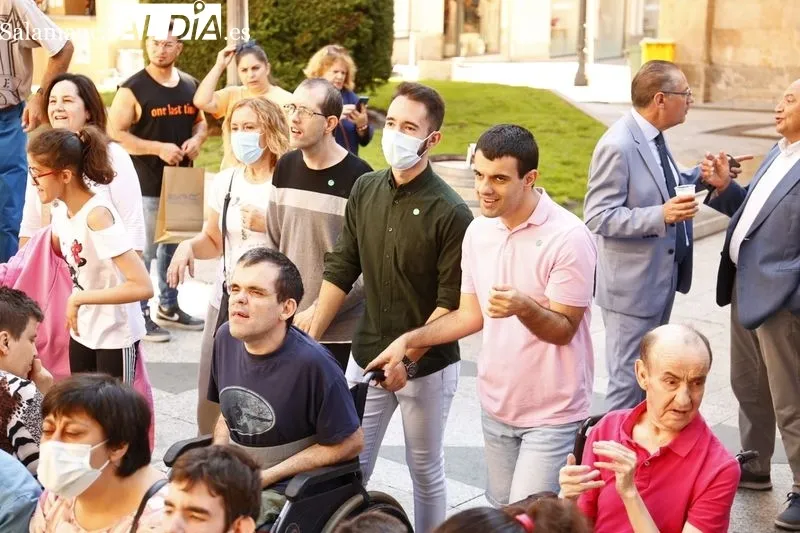 Jornada solidaria en Feria de Día con la presencia de integrantes de Aspace. Foto de David Sañudo