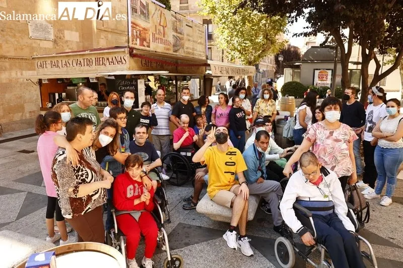 Jornada solidaria en Feria de Día con la presencia de integrantes de Aspace. Foto de David Sañudo