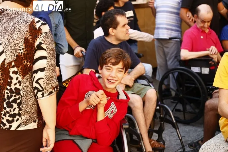 Jornada solidaria en Feria de Día con la presencia de integrantes de Aspace. Foto de David Sañudo