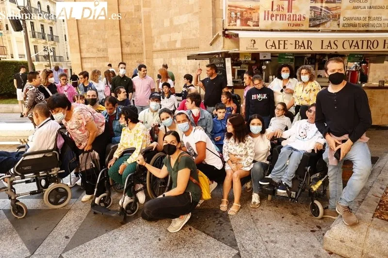 Jornada solidaria en Feria de Día con la presencia de integrantes de Aspace. Foto de David Sañudo