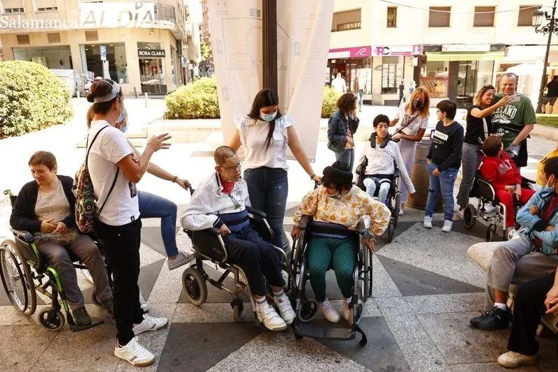 Jornada solidaria en Feria de Día con la presencia de integrantes de Aspace. Foto de David Sañudo