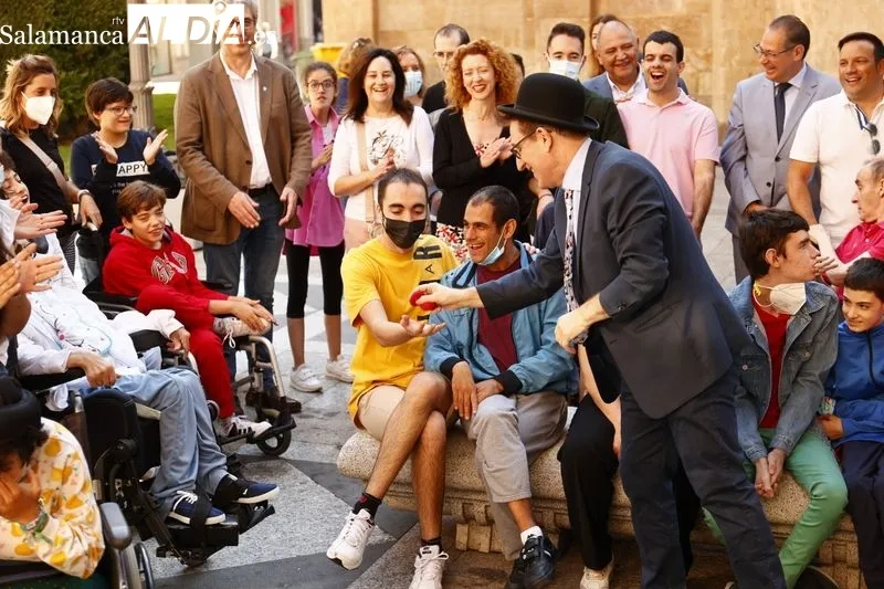 Jornada solidaria en Feria de Día con la presencia de integrantes de Aspace. Foto de David Sañudo