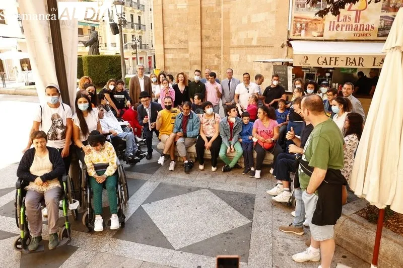 Jornada solidaria en Feria de Día con la presencia de integrantes de Aspace. Foto de David Sañudo
